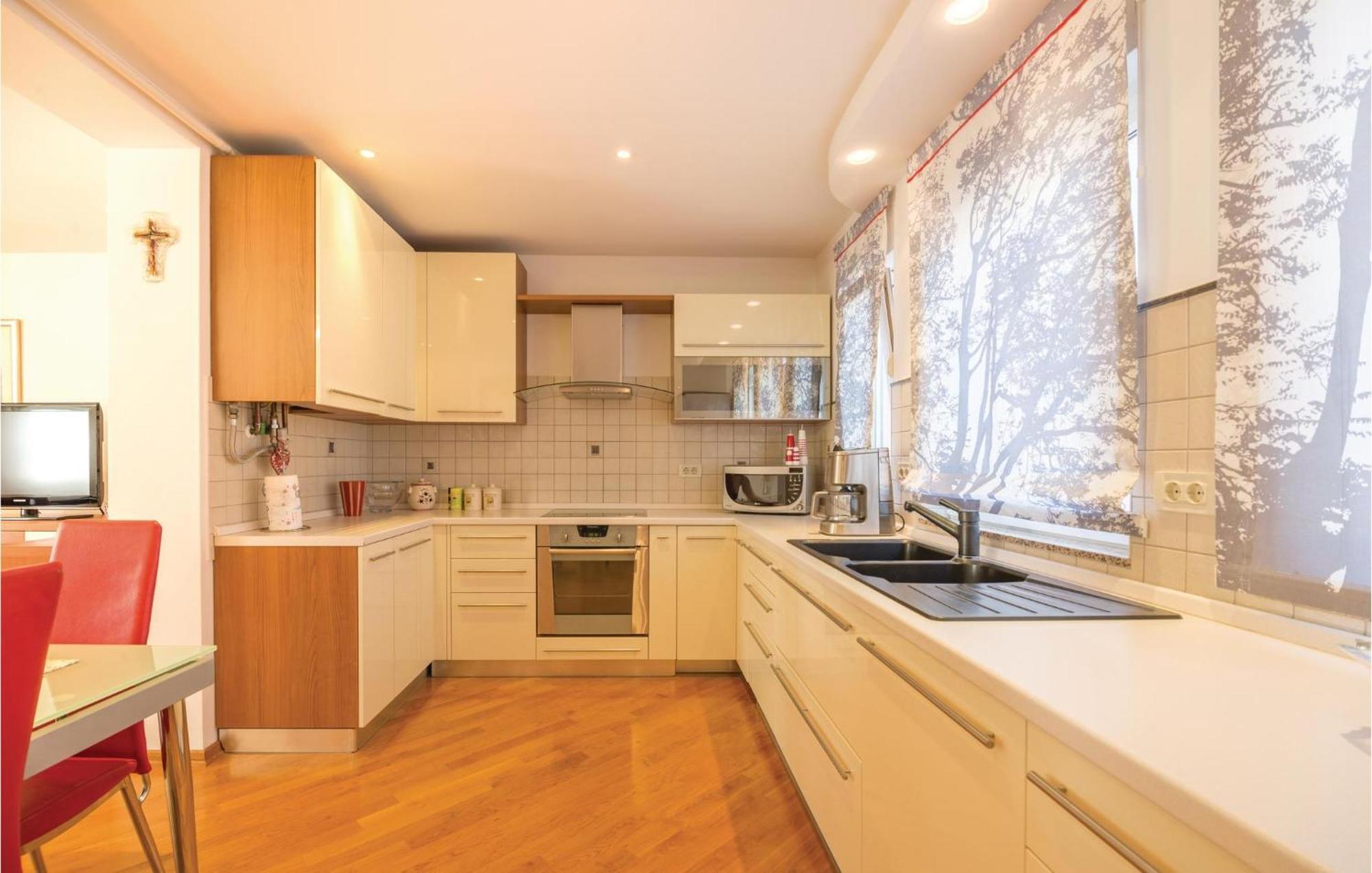 Cozy Apartment In Rijeka With Kitchen Ngoại thất bức ảnh