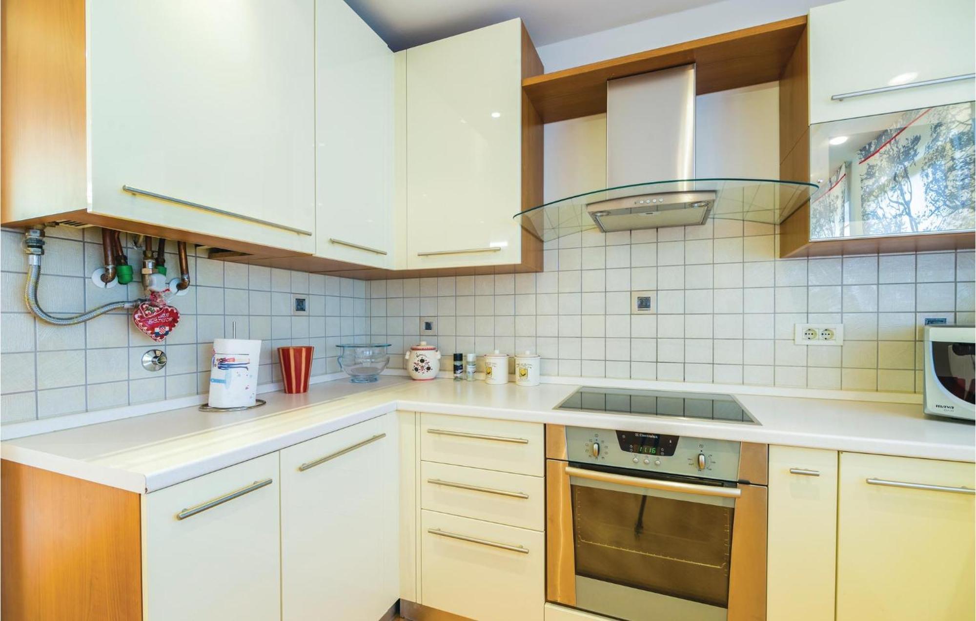 Cozy Apartment In Rijeka With Kitchen Ngoại thất bức ảnh