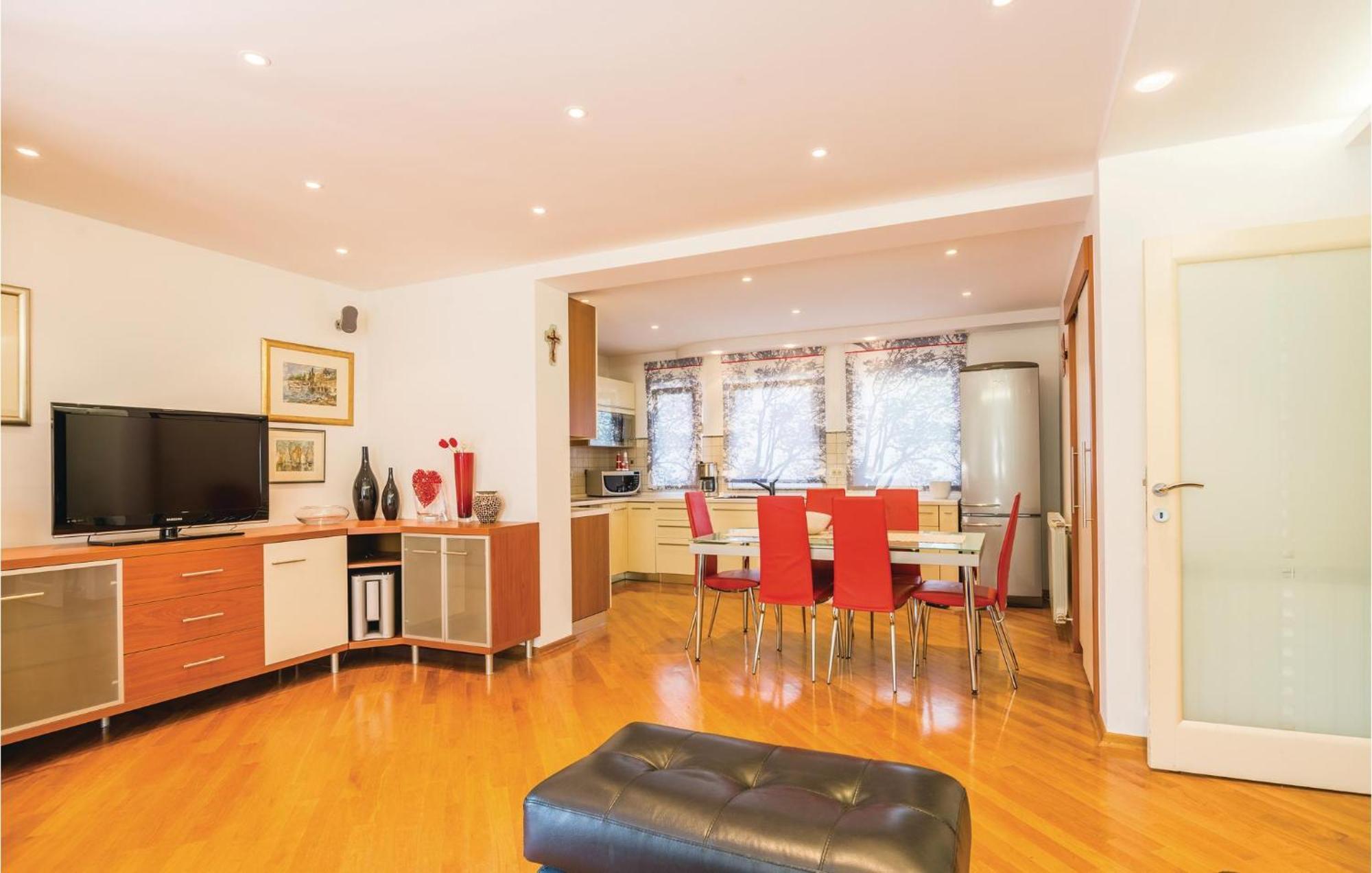 Cozy Apartment In Rijeka With Kitchen Ngoại thất bức ảnh